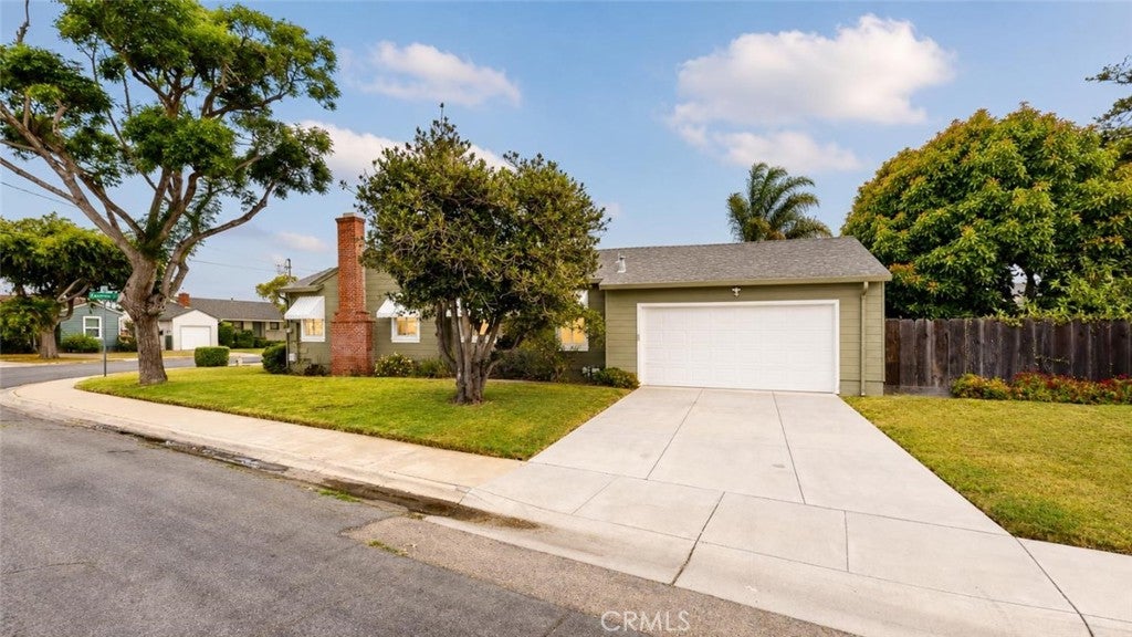 929 Capistrano