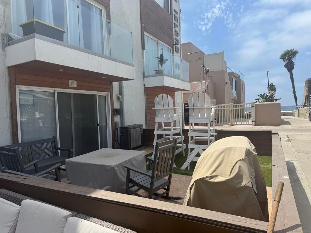 711 Island Ct. 1