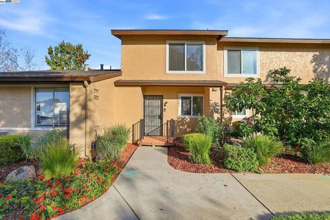 Photo of 3305 Innerwick Ln Ln, San Jose, CA 95121 (MLS # 41118019)