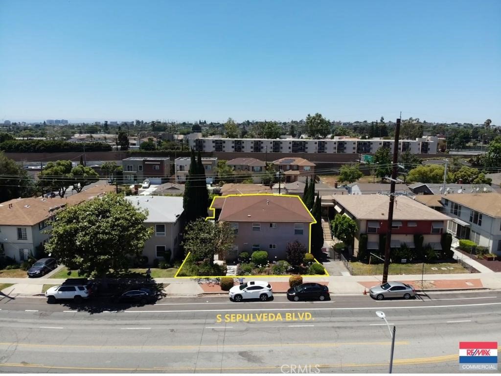 Location, Location, Location! Fantastic 5 unit bread and butter investment. Currently rents are below market! Prime West LA Location along the Sepulveda Corridor. 405 and 10 Freeway down the street! 7 miles from LAX. RETROFIT has been completed! S Sepulveda Blvd. is a major thoroughfare in Los Angeles, California, known for its convenient access to the Interstate 405 (I-405) freeway, making it a prime route for commuters
Public Transportation: S Sepulveda Blvd. is served by various bus lines, including the Metro Rapid Line 733. These public transportation options provide an alternative means of travel and can connect commuters to other parts of Los Angeles.
Recreational Areas: The boulevard runs close to some recreational areas and parks. For example, it is near the Ballona Creek Bike Path, which offers a scenic route for cyclists and pedestrians. Additionally, the Sepulveda Basin Recreation Area, with its golf courses, sports fields, and wildlife reserve, is also easily accessible from S Sepulveda Blvd.
Commercial Centers: S Sepulveda Blvd. passes through several neighborhoods and commercial centers, offering a range of shopping, dining, and entertainment options. Notably, the boulevard is home to Westfield Culver City, a large shopping mall that features numerous retailers, restaurants, and a movie theater.