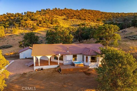 Photo of 23001 Yodel Dr Dr, Tehachapi, CA 93561 (MLS # SR25214340) Photo of 23001 Yodel Dr Dr, Tehachapi, CA 93561 (MLS # SR25214340)