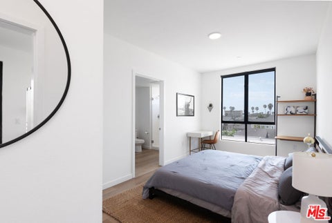 Tiny photo for 214 S Kalorama Street, Ventura, CA 93001 (MLS # 26994971)