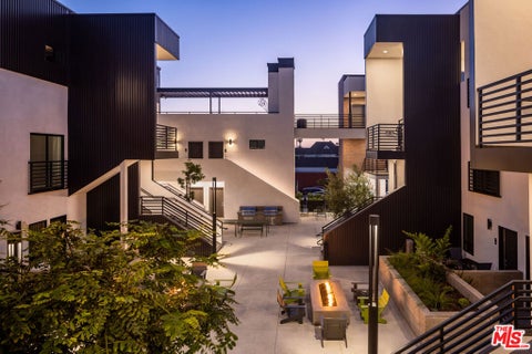 Tiny photo for 214 S Kalorama Street, Ventura, CA 93001 (MLS # 26994971)