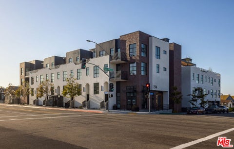 Tiny photo for 214 S Kalorama Street, Ventura, CA 93001 (MLS # 26994971)