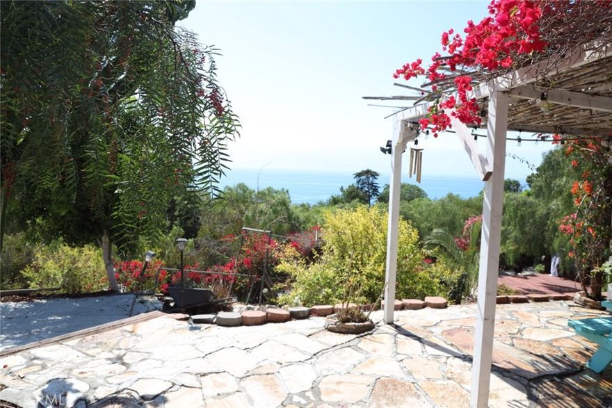 Beautiful and remodeled 2 Bedroom 2.5 Bathroom Home in Palos Verdes available! Comes fully furnished (fridge, stove, microwave, washer, dryer) and ready for long term tenant. Nice open floor plan, large kitchen and living room. Great size bedrooms and bathrooms and lots of closet space. You'll have access to a beautiful outdoor dining area with views of the ocean. Must See!