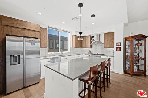 1049 N Joels Place Los Angeles CA 90012