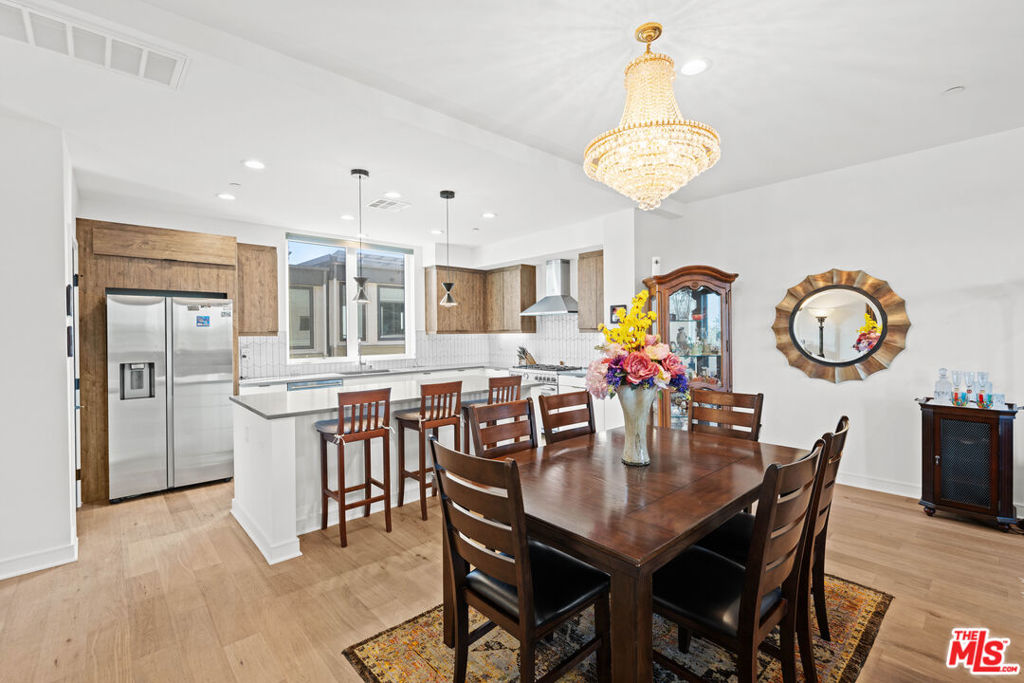 Properties 4 1049 N Joels Place