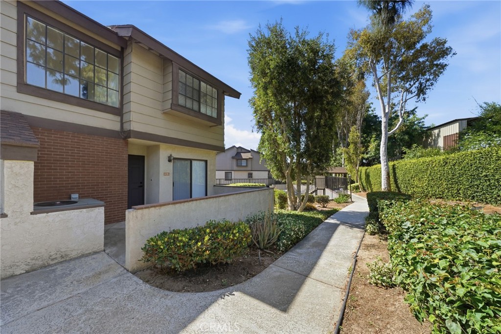 1491 W Lambert