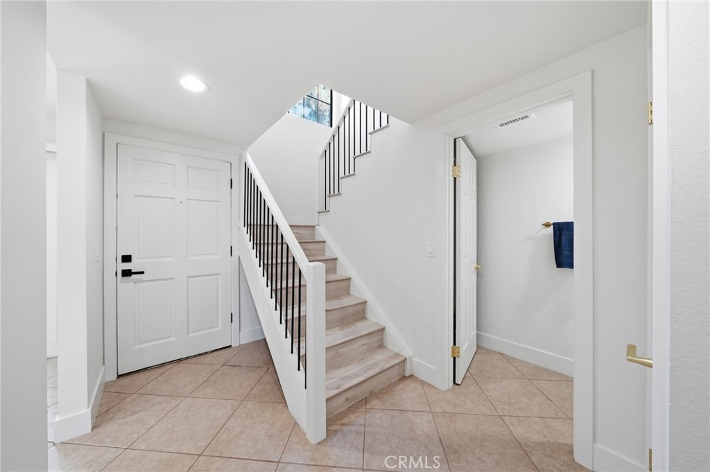 1491 W Lambert