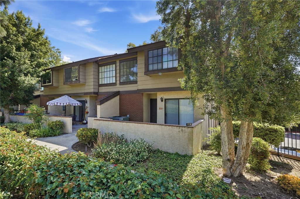 1491 W Lambert