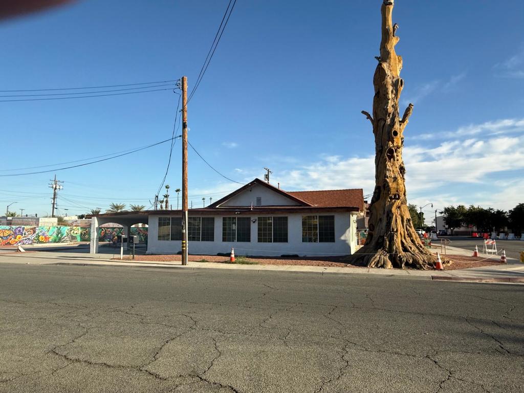 Properties 2 810 Vine Avenue