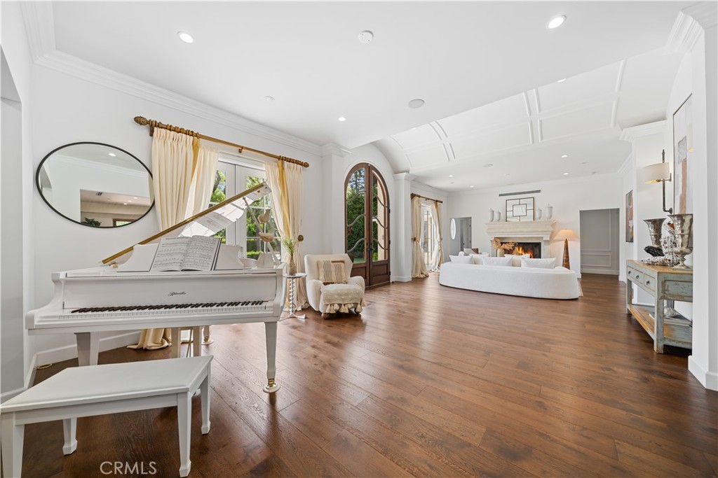 325 W Bellevue Drive