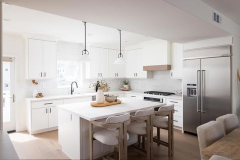 3337 Lincoln St. Carlsbad CA 92008