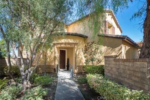 Photo of 25337 Los Arqueros Drive, Valencia, CA 91381 (MLS # SR26212952)