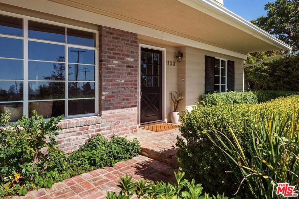 Photo of 1100 Las Pulgas Place, Pacific Palisades, CA 90272 (MLS # 25606363)