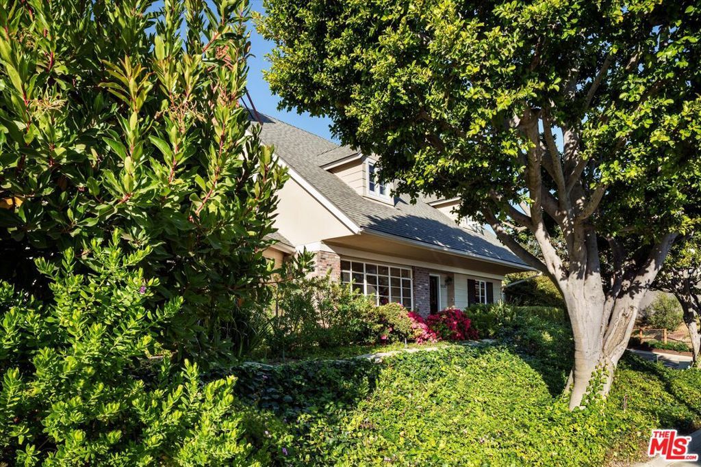 Photo of 1100 Las Pulgas Place, Pacific Palisades, CA 90272 (MLS # 25606363)