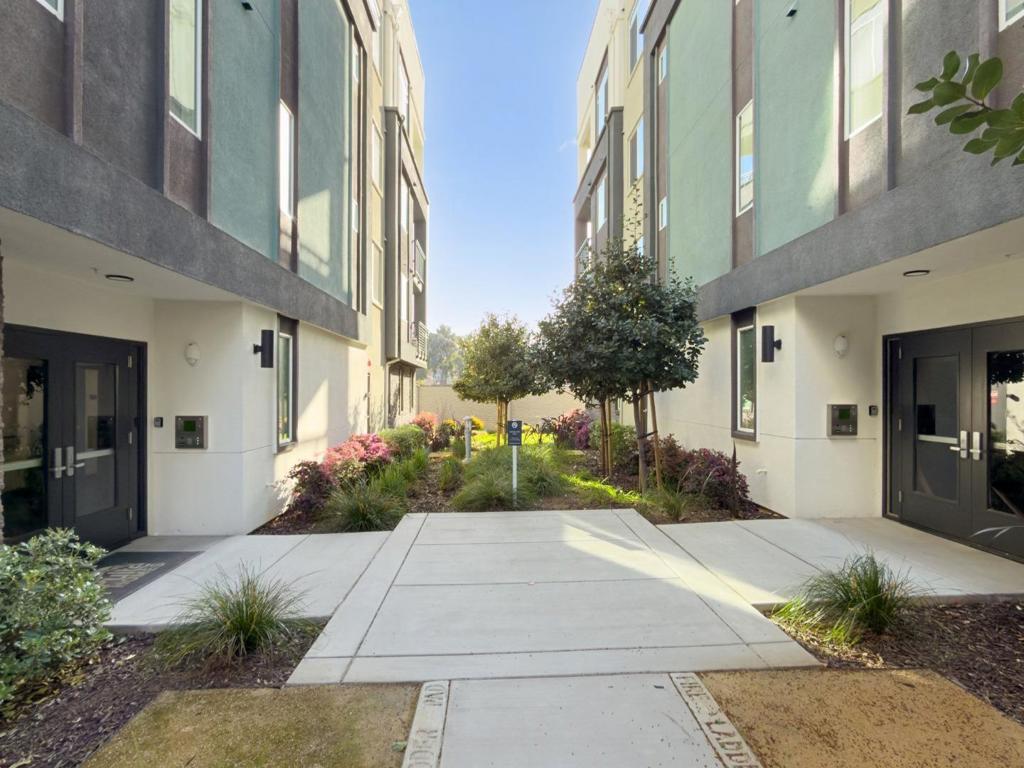 3208 Mallard Court 201