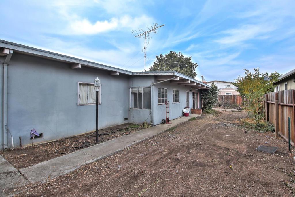 Perfect for a family or investor, this charming home has a well-designed floor plan, making it easy to upgrade to your taste. Kitchen and baths are waiting for your personal touch, bedrooms are larger than average. Located on a quiet, family-friendly street with easy access to major commute, shopping, and outdoor recreation. Just minutes to downtown Palo Alto and Facebook. Imagine the possibilities with this ample size property on a spacious private lot.
