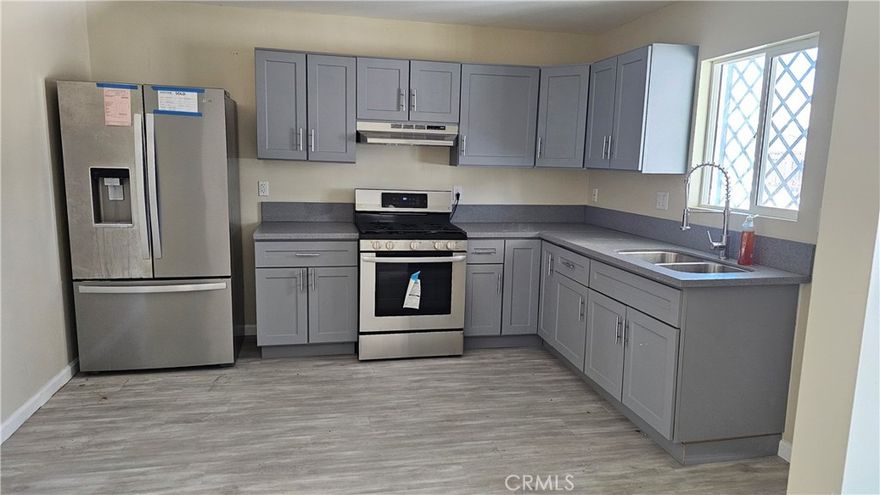 REMODELED MIX USE PROPERTY, FIRST FLOOR RETAIL BUILDING, BATHROOM IN COMPLAINCE WITH ADA REGULATIONS.

NEW FLOOR NEW WALLS, NEW WINDOWS AND DOORS. A/C MINISPLIT. EVERYTHING WAS DONE WITH PERMITS AND BROUGHT UP TO CODE WITH THE LADBS . 

UPPER UNIT FEATURE 2 BEDROOM APARTMENT WITH TWO FULL BATH TOTALLY REDONE, NEW KITCHEN CABINETS, WINDOWS AND DOORS, TWO A/C UNITS IN THE BEDROOMS.

BIG PATIO COVER TO GATHER WITH FAMILY AND FRIENDS, 

SPACIOUS CONCRETE PATIO AND 2 CAR GARAGE READY TO BE CONVERTED IN ADU. NEW GARAGE DOOR NEW WATERLESS WATER TANK AND UPGRADED ELECTRICAL PANEL 200 AMP FOR THE BUSINESS AND 100AMP FOR THE RESIDENTIAL, VACANT AND READY TO RUN FOR BUSINESS AND RENT THE APARTMENT.