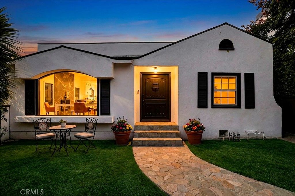 Photo of 543 N Gardner Street, Los Angeles, CA 90036 (MLS # BB25231713)