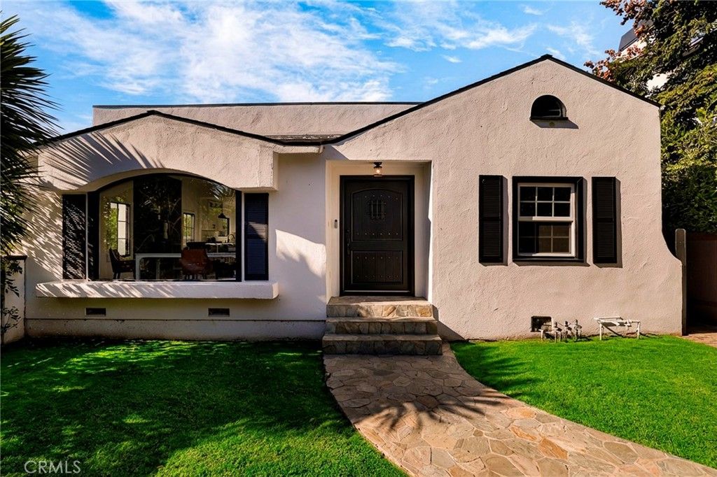 Photo of 543 N Gardner Street, Los Angeles, CA 90036 (MLS # BB25231713)