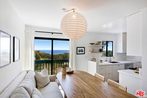 Photo of 29239 HEATHERCLIFF Road #4, Malibu, CA 90265 (MLS # 26840499)