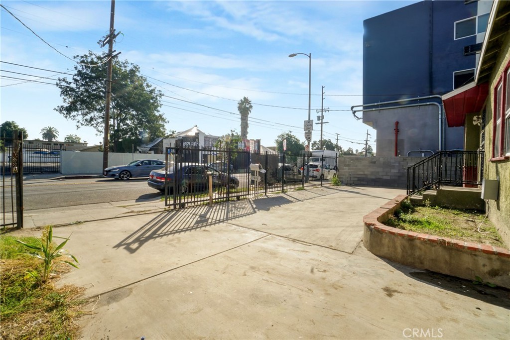 10807 Compton Avenue