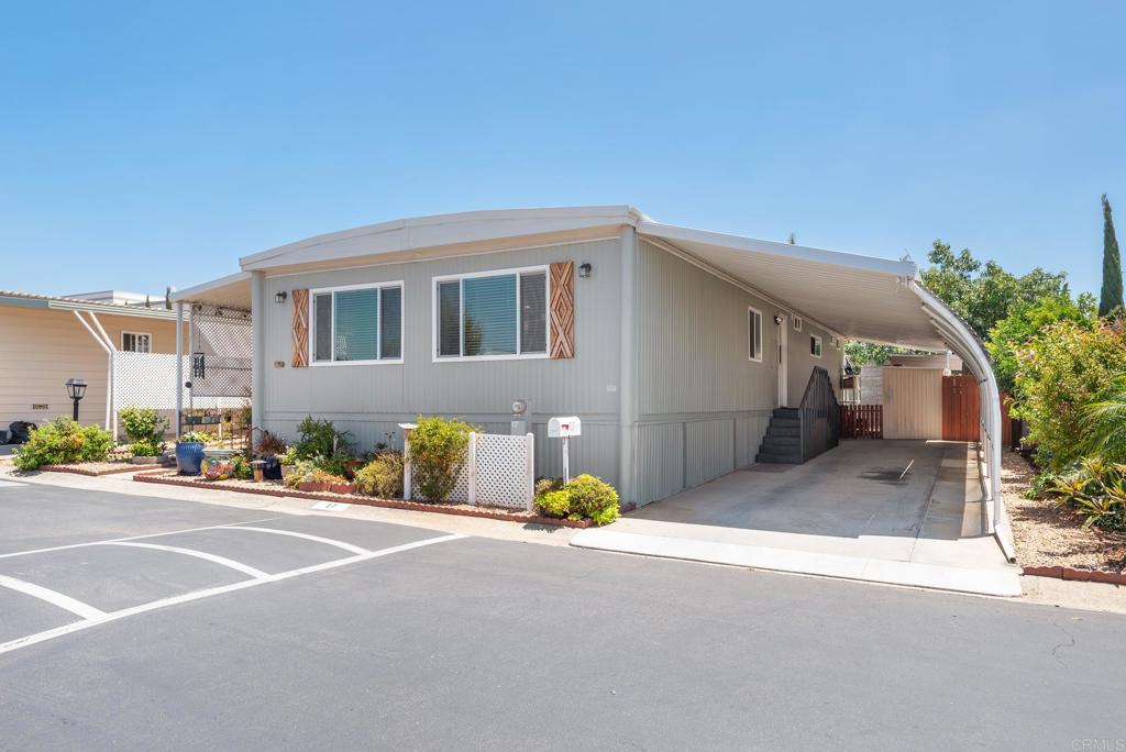 1010 E Bobier 17