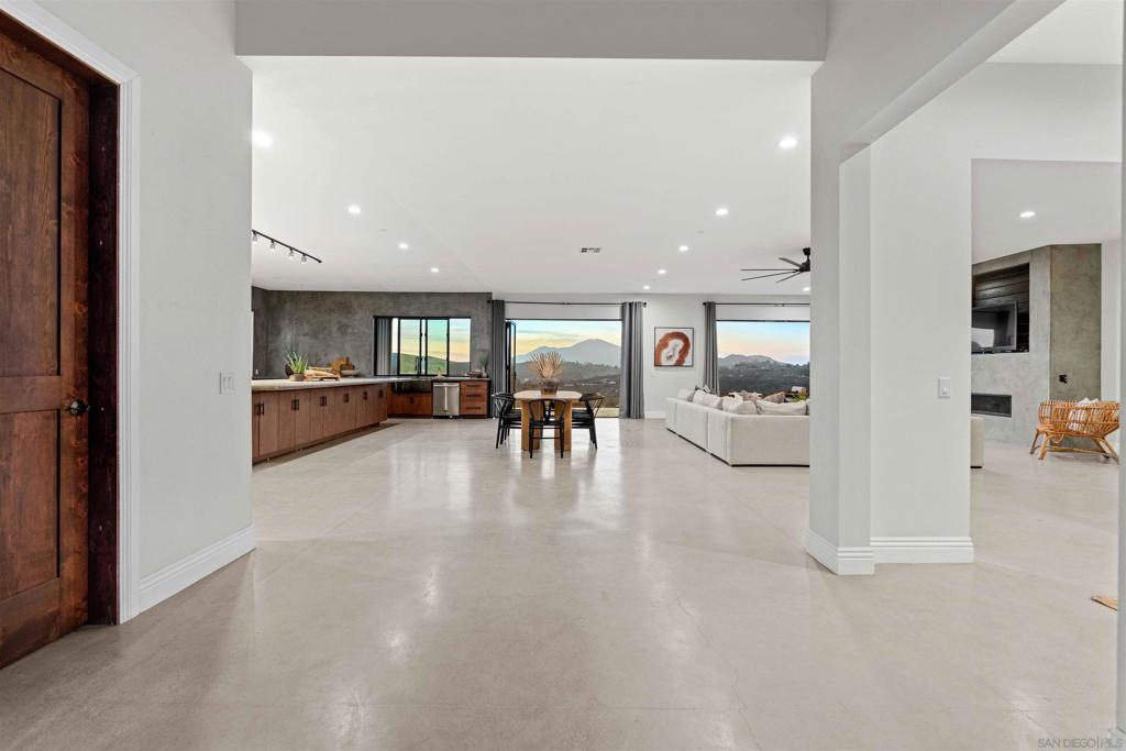 13504 Hillside Estates