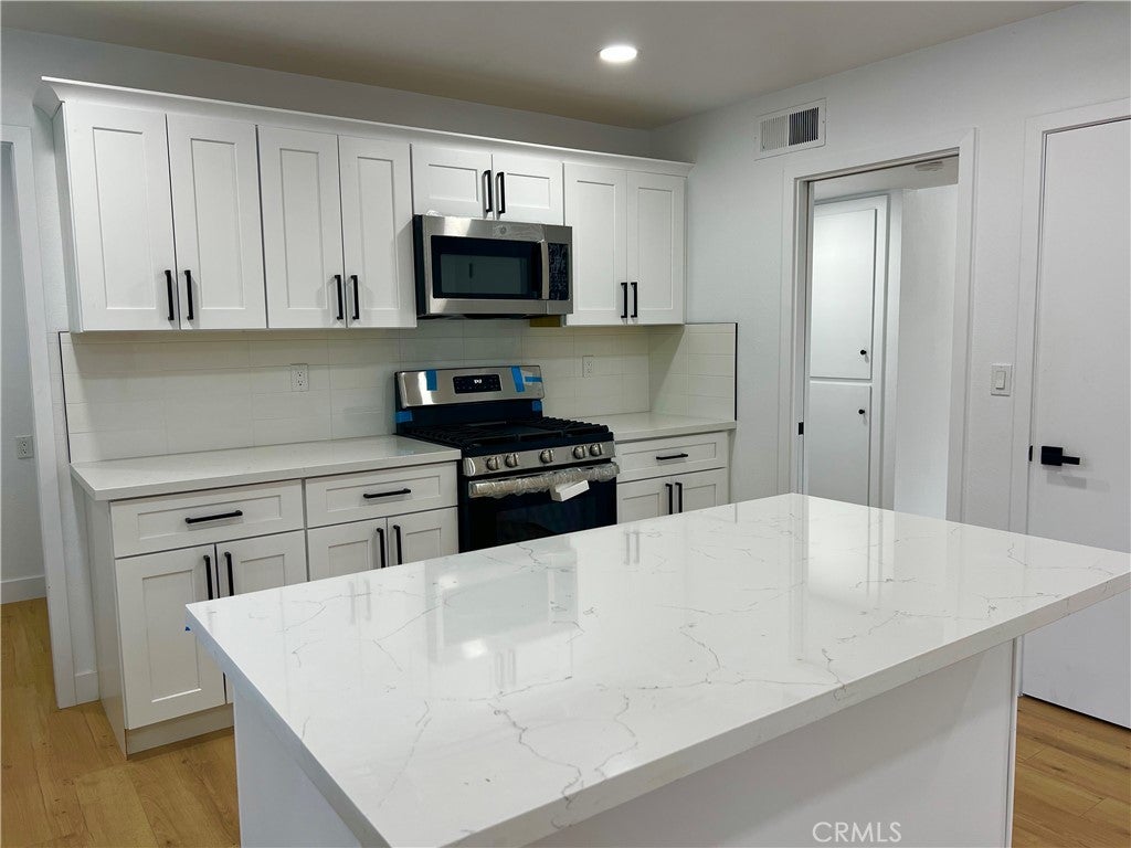 26790 Oakmont