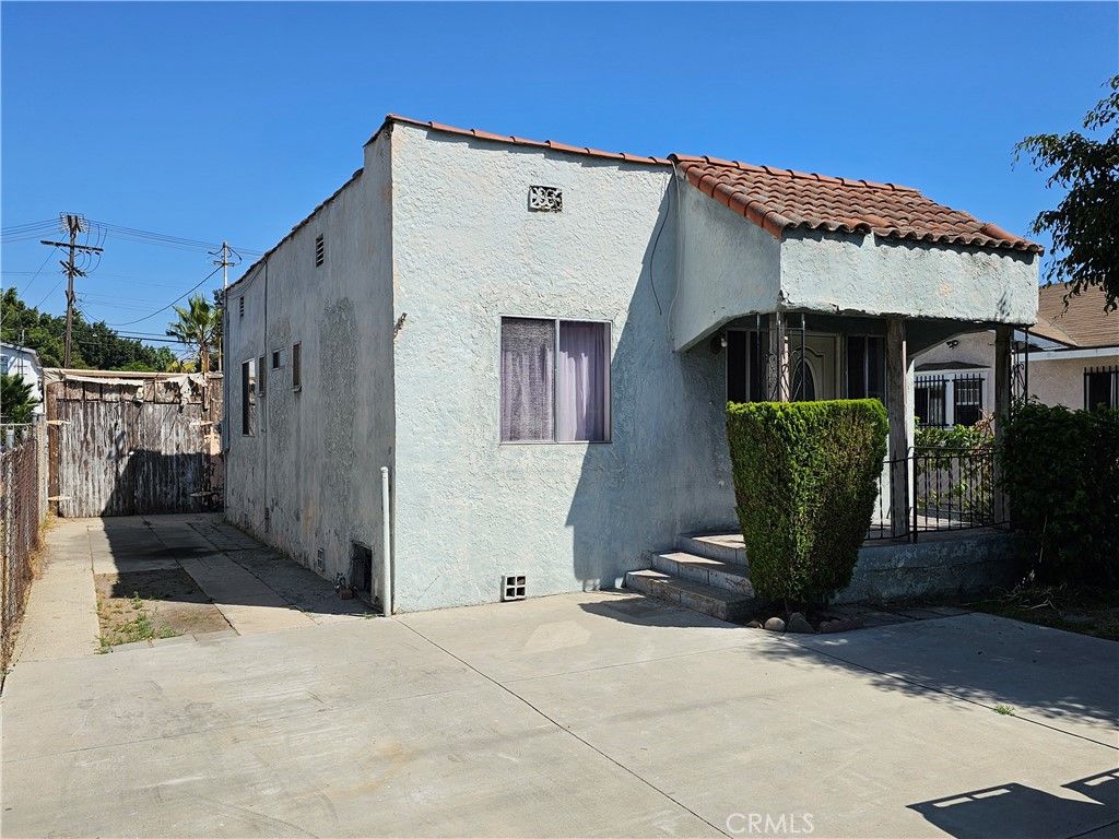 Photo of 123 E 108th Street, Los Angeles, CA 90061 (MLS # DW25219591)