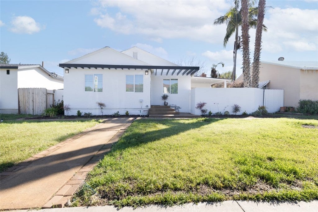 6036 Lindley AVE