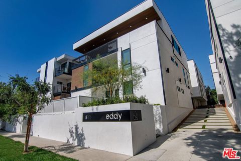 Photo of 811 N Harvard Boulevard #ALL, Los Angeles, CA 90029 (MLS # 26659991)