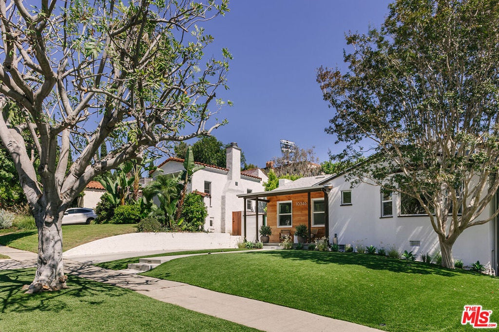 Photo of 10346 Ilona Avenue, Los Angeles, CA 90064 (MLS # 26874291)