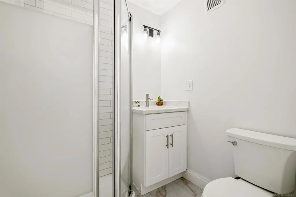 Escondido, California 92025, United States, 2 Bedrooms Bedrooms, ,2 BathroomsBathrooms,Residential,Active,232416