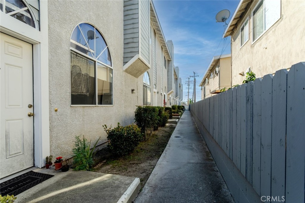 9160 Huntington Drive