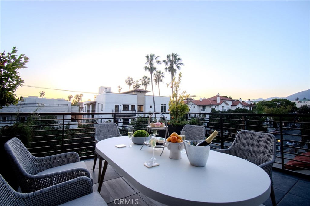 150 S Oak Knoll 103