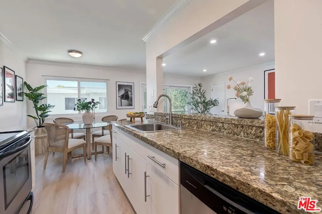 Los Angeles, California 90064, United States, 1 Bedroom Bedrooms, ,1 BathroomBathrooms,Residential,Active,179868