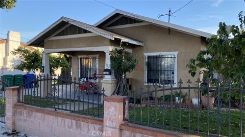 Photo of 1044 E 17th Street, Long Beach, CA 90813 (MLS # PW26042939)