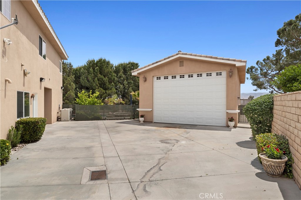 13985 Evergreen Lane