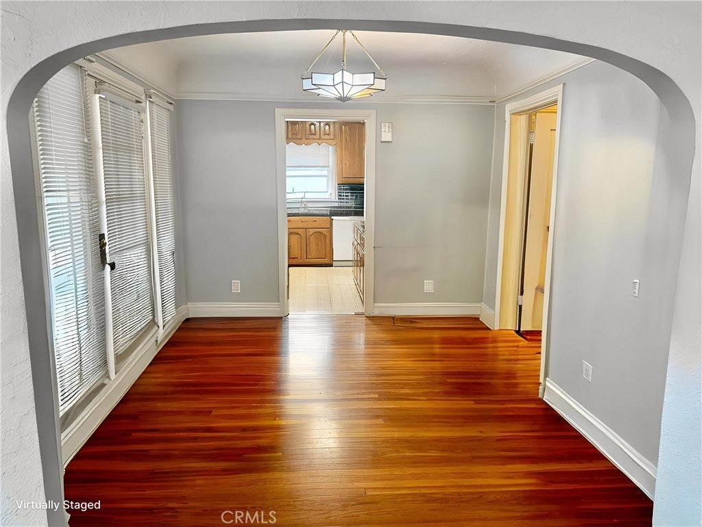 1553 N Commonwealth