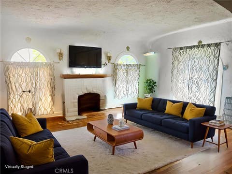 Photo of 1553 N Commonwealth AVE, Los Angeles, CA 90027 (MLS # AR26118738)