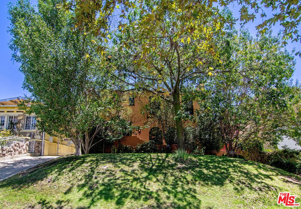 130 N Catalina Street, Los Angeles CA 90004