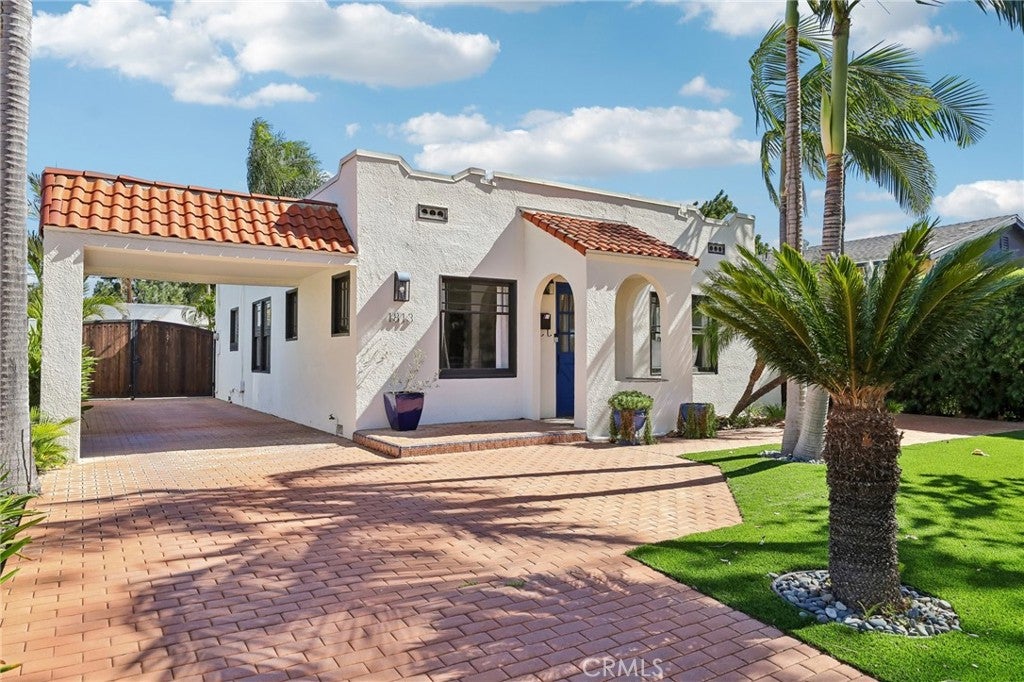 1813 N Baker