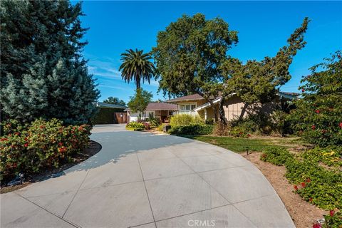 Photo of 1431 La Colina Drive, Tustin, CA 92780 (MLS # PW26057744)