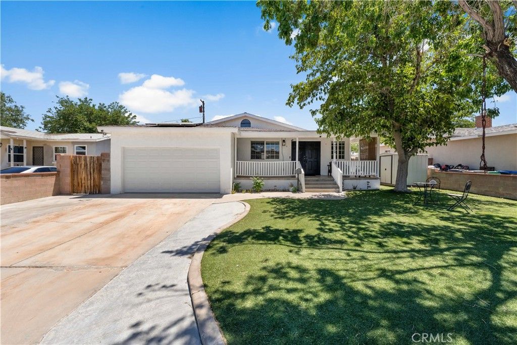 Photo of 44328 Foxton Ave, Lancaster, CA 93535 (MLS # SR25244683)