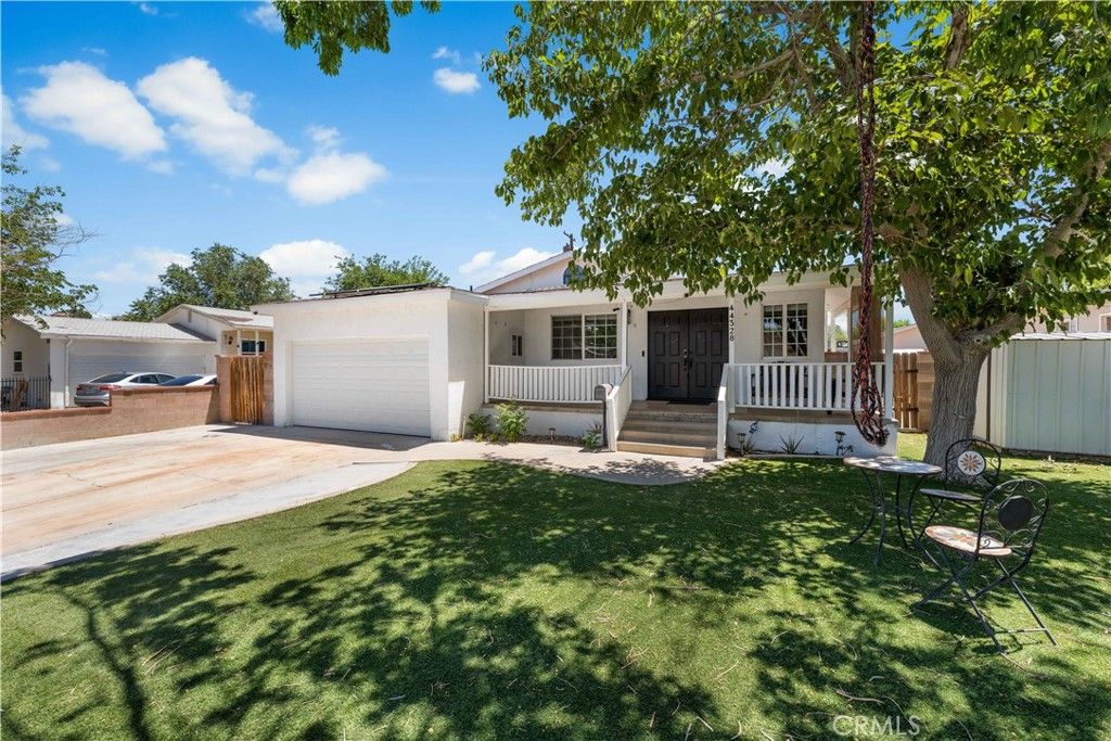 Photo of 44328 Foxton Ave, Lancaster, CA 93535 (MLS # SR25244683)