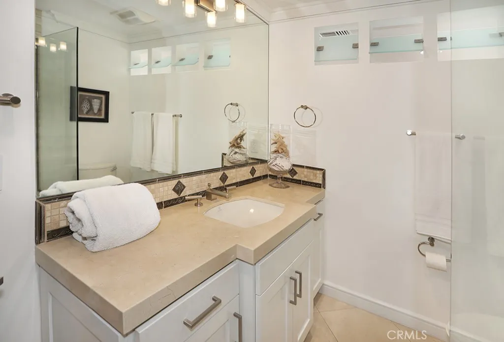 Laguna Beach, California 92651, United States, 2 Bedrooms Bedrooms, ,2 BathroomsBathrooms,Residential,Active,188193