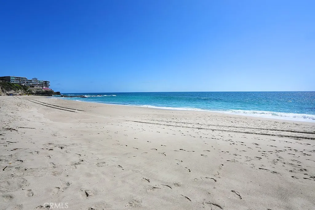 Laguna Beach, California 92651, United States, 2 Bedrooms Bedrooms, ,2 BathroomsBathrooms,Residential,Active,188193