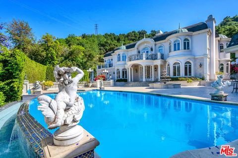 Photo of 11244 Briarcliff Lane, Studio City, CA 91604 (MLS # 25553157)